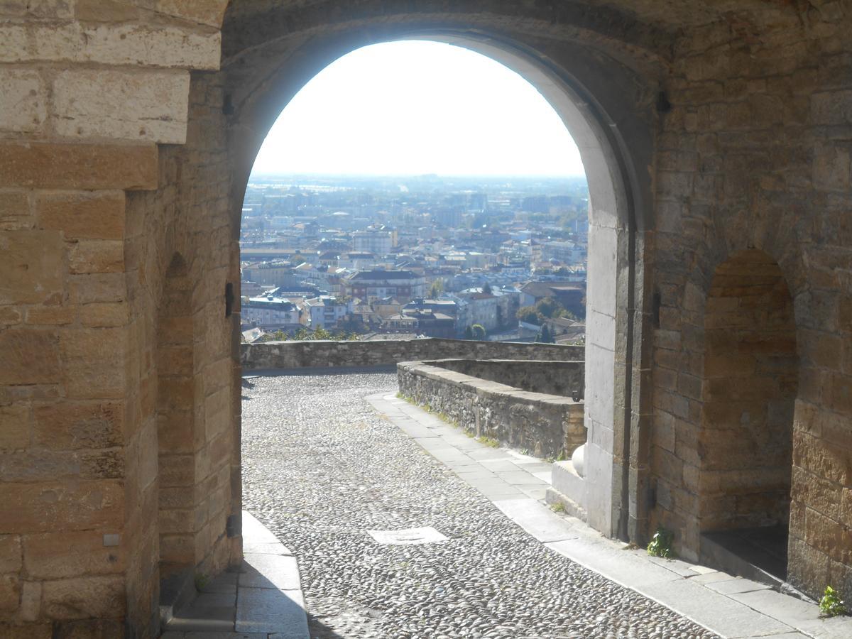 La Maison Des Artistes Bergamo Exteriör bild