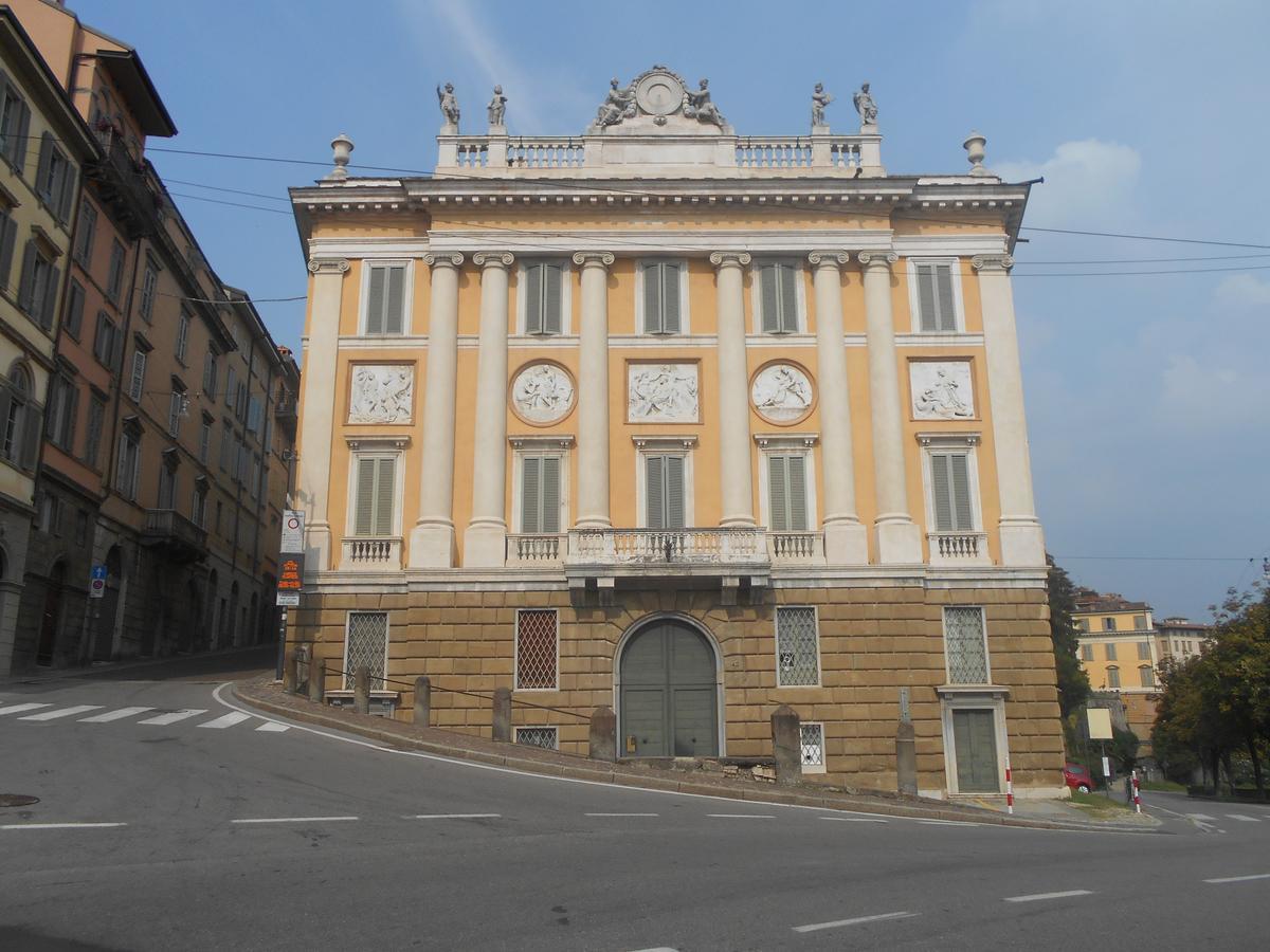 La Maison Des Artistes Bergamo Exteriör bild